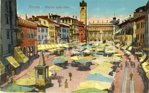 Cartolina originale da collezione 1917 VERONA Veduta di piazza delle ERBE con passanti Cartolina ANIMATA FP NV 1