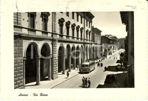 Cartolina originale da collezione 1955 AREZZO Pullman e passanti in via ROMA Cartolina postale ANIMATA FG VG 1
