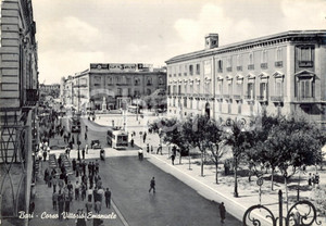 Cartolina originale da collezione 1958 BARI Passanti in corso VITTORIO EMANUELE con insegna MARTINI FG VG 1