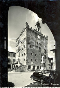 Cartolina originale da collezione 1956 PRATO Scorcio di palazzo PRETORIO in piazza del COMUNE Cartolina FG VG 1