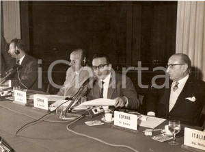 Fotografia d epoca originale 1962 MILANO Congresso Internazionale CARBION Intervento Mister VENDRELL Foto 1