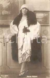 Cartolina originale da collezione 1920 ca CINEMA Attrice Maria MELATO Ritratto con mantella Cartolina FP NV 1