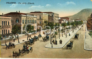 Cartolina originale da collezione 1910 ca PALERMO Via della LIBERTA  con carrozze e passanti Cartolina FP NV 1