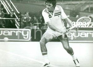 Fotografia d epoca originale 1980 ca MILANO Tennis José HIGUERAS durante un set alla RAMAZZOTTI CUP Foto 1