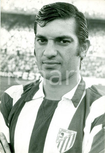Fotografia d epoca originale 1975 ca CALCIO ATLETICO MADRID Jesus MARTINEZJAYO centro mediano Fotografia 1