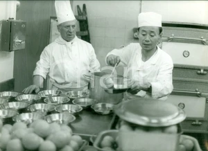 Fotografia d epoca originale 1966 MIDDLESBROUGH UK Mondiali CALCIO ITALIA  COREA Cuoco coreano Kem HIRO Foto 1