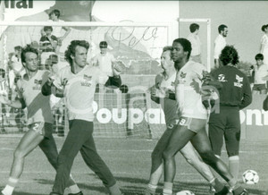 Fotografia d epoca originale 1978 BRASILE Calcio MONDIALI Campioni LEANDRO ZICO e SERGINHO si allenano 1