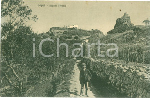 Cartolina originale da collezione 1930 ca CAPRI NA Piccolo scolaro sul sentiero per Monte TIBERIO Cartolina FP 1