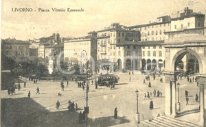 Cartolina originale da collezione 1928 LIVORNO Filobus e passanti in piazza VITTORIO EMANUELE ANIMATA FP VG 1