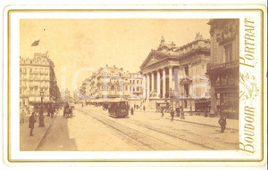 Fotografia d epoca originale 1890 ca BRUSSELS BELGIO Veduta della BORSA Animata con omnibus VINTAGE 1