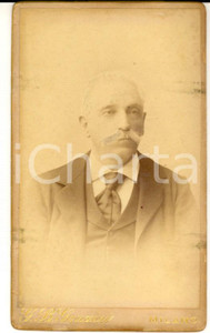 Fotografia d epoca originale 1890 ca MILANO Ritratto di uomo in giacca Fotografia G. B. GANZINI 1