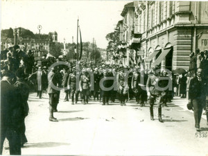 Fotografia d epoca originale 1930 ca TORINO RIVA DESTRA Principe Umberto II sfila per le vie Fotografia 1