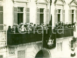 Fotografia d epoca originale 1930 ca TORINO Principe UMBERTO II al balcone con le autoritÃ  Fotografia 1