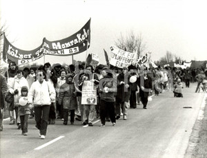 Fotografia d epoca originale 1982 ERKELENZ Il corteo dei partecipanti alla OSTERMARSCH per la pace  Foto 1