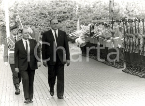 Fotografia d epoca originale 1982 BONN D Helmut KOHL e FranÃ§ois MITTERRAND omaggiati da picchetto d onore 1