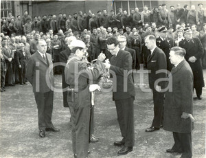 Fotografia d epoca originale 1960 ca GENK B WATERSCHEI Re BALDOVINO accolto dai minatori Fotografia 1