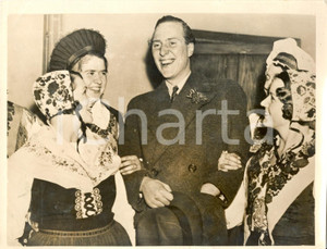 Fotografia d epoca originale 1934 LONDON MARYLEBONE Carlo di SVEZIA inaugura Bazar de Noel in HARCOURT STREET 1