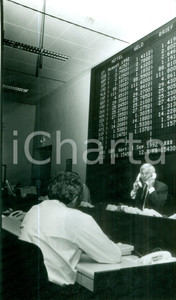 Fotografia d epoca originale 1992 FRANKFURT Operatori di Borsa al lavoro Fotografia cm 23 x 30 1