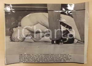 Fotografia d epoca originale 1962 LAS VEGAS USA BOXE Pugile Jorge FERNANDEZ al tappeto Fotografia 36 x 26 1