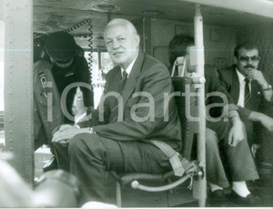 Fotografia d epoca originale 1989 LECK DE Ministro Gerhard STOLTENBERG su un elicottero Fotografia 1
