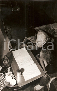 Fotografia d epoca originale 1961 GUNS OF THE TREES Jonas MEKAS reads the lyrics of soundtrack Photo 1