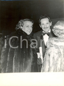 Fotografia d epoca originale 1950 ca PARIS Jacques ROBERT e la moglie ad una serata di gala Fotografia 1