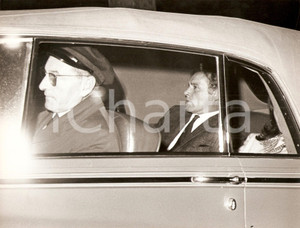 Fotografia d epoca originale 1965 ca ROMA ? Richard BURTON e Liz TAYLOR fuga in auto da PAPARAZZI Foto 1
