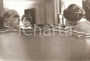 Fotografia d epoca originale 1960 ca CASCAIS PORTOGALLO Umberto di SAVOIA con i nipoti Foto DANNEGGIATA 1