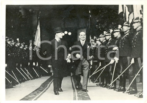 Fotografia d epoca originale 1935 ROMA Re Giorgio II di GRECIA accolto al suo arrivo dal picchetto d onore 1