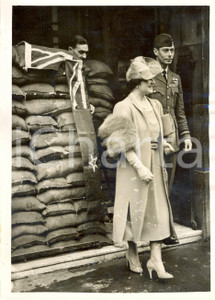 Fotografia d epoca originale 1939 LONDON Re George VI e regina Elizabeth BOWESLYON visita New Zealand House 1