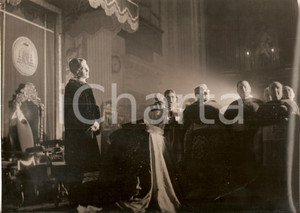 Fotografia d epoca originale 1960 MADRID Collegiata SAN ISIDRO Fabiola MORA Y ARAGON prega al Te Deum 1 1