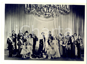 Fotografia d epoca originale 1948 AMSTERDAM Giuliana d OLANDA con la famiglia nel giorno dell incoronazione 1