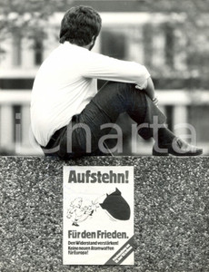 Fotografia d epoca originale 1982 BONN Aufstehen fur den Frieden Ragazzo alla manifestazione per la pace 1