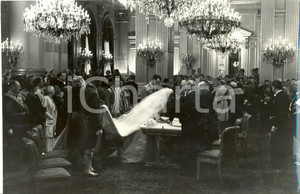 Fotografia d epoca originale 1960 BRUXELLES BALDOVINO e regina FABIOLA firmano registro matrimonio 3 1