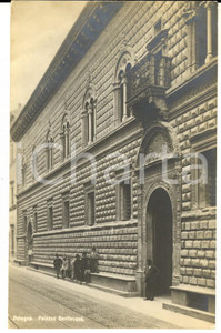Cartolina originale da collezione 1920 ca BOLOGNA Palazzo BEVILACQUA Cartolina ANIMATA con gruppo di giovani 1
