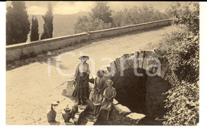 Cartolina originale da collezione 1920 ca VOLTERRA PI Fonte di MANDRINGA Cartolina ANIMATA FP NV 1