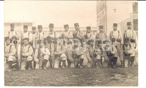 Fotografia d epoca originale 1915 ca WW1 FRANCIA Militari di fanteria posano con le baionette Fotografia FP 1