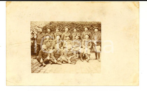 Fotografia d epoca originale 1915 WW1 FRANCE Chasseurs alpins posent dans une cour Photo 1