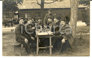 Fotografia d epoca originale 1912 NEVERS FRANCE Ufficiali di fanteria pranzano all aperto Foto RETY 1