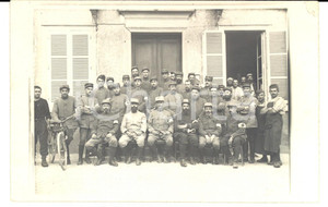 Fotografia d epoca originale 1915 ca WW1 FRANCE Ufficiali sanitari posano davanti a un infermeria Foto 1