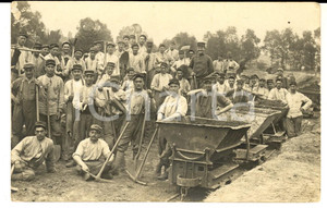 Fotografia d epoca originale 1910 ca FRANCE Allievi di una scuola militare al lavoro in una cava Foto 1