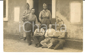 Fotografia d epoca originale 1915 ca WW1 FRANCIA Soldati di fanteria in un momento di riposo Foto FP 1