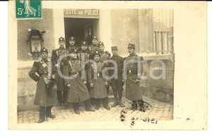 Fotografia d epoca originale 1910 ca MONTELIMAR F Agents devant leur POSTE DE POLICE Photo carte postale 1