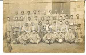 Fotografia d epoca originale 1915 ca FRANCE Soldati di fanteria con i piatti per il rancio Fotografia FP 1