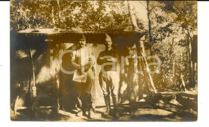 Fotografia d epoca originale 1915 ca WW1 FRANCIA Militari di fanteria vicino a una capanna Fotografia 1