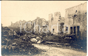 Fotografia d epoca originale 1918 WW1 FRANCE Ufficiali sanitari tra le macerie di un paese distrutto Foto 1