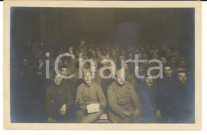 Fotografia d epoca originale 1918 ca WW1 Militari francesi assistono ad uno spettacolo Fotografia 1