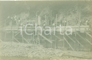 Fotografia d epoca originale 1908 TROY, PENNSYLVANIA USA Operai su muro di rinforzo Long s Pond Road Foto 1