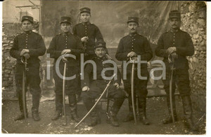 Fotografia d epoca originale 1910 NIMES FRANCE Militaires 38Ã¨me RI avec leurs sabres Photo carte postale 1