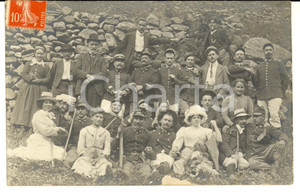 Fotografia d epoca originale 1909 ISOLA ALPES Officiers de GENDARMERIE avec des dames Photo CURIEUSE 1